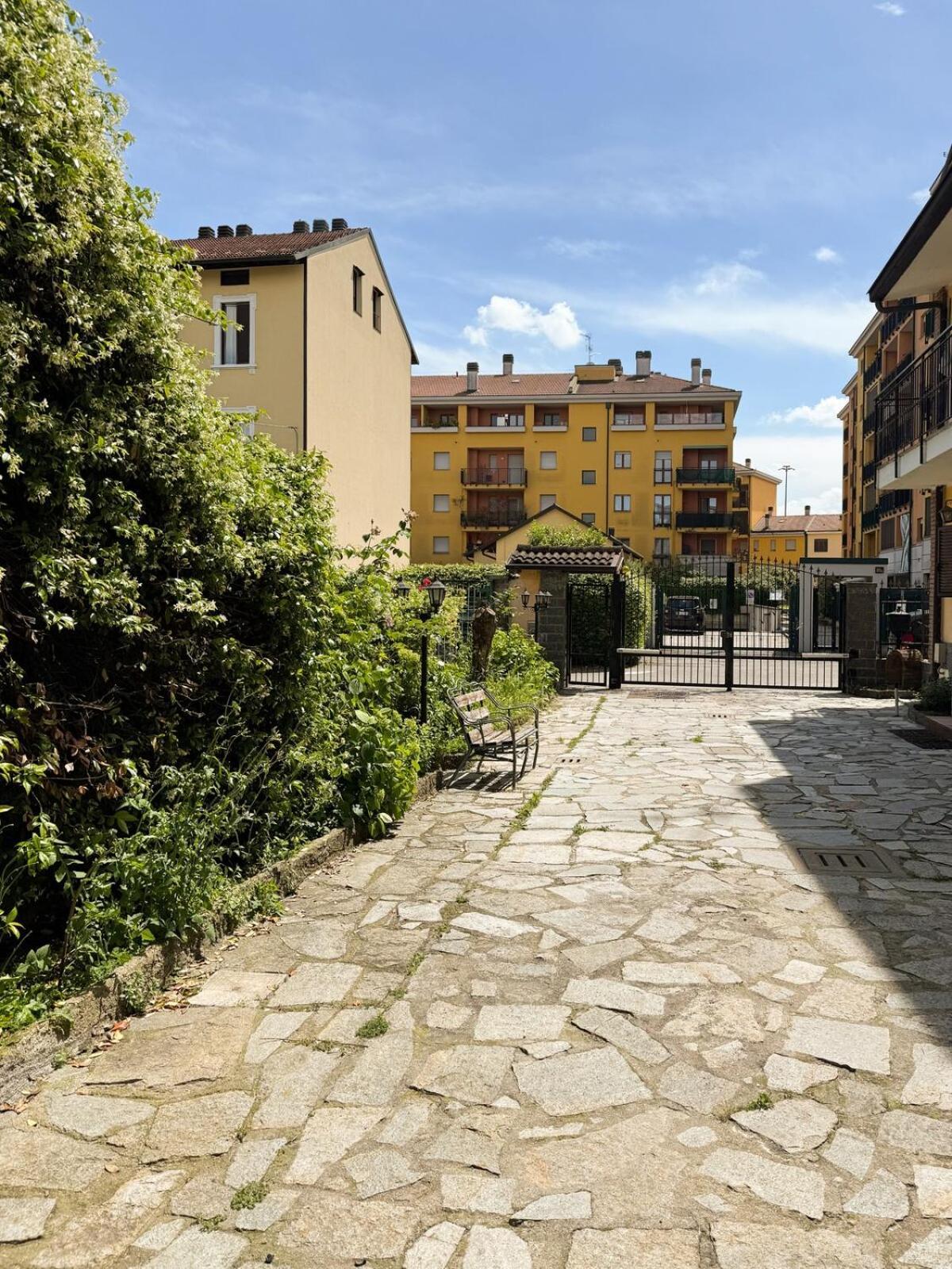 Parea Exclusive - Near Hospital And Airport *